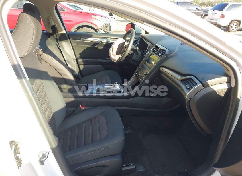 Photo 5 of 2020 Ford Fusion HYBRID SE (VIN 3FA6P0LU6LR184925)