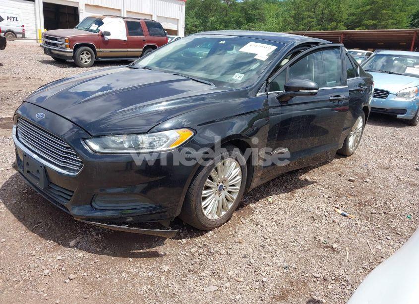 Photo 2 of 2014 Ford Fusion HYBRID SE (VIN 3FA6P0LU7ER264379)