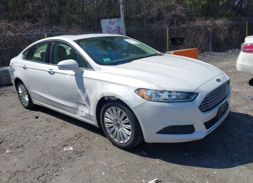 2015 Ford Fusion HYBRID SE (VIN 3FA6P0LU7FR175574) main photo