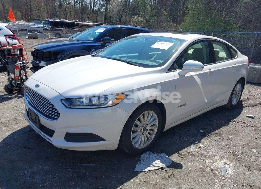 Photo 2 of 2015 Ford Fusion HYBRID SE (VIN 3FA6P0LU7FR175574)
