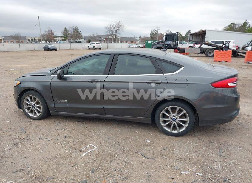 Photo 14 of 2017 Ford Fusion HYBRID SE (VIN 3FA6P0LU7HR191082)