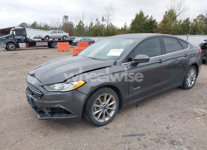 Photo 2 of 2017 Ford Fusion HYBRID SE (VIN 3FA6P0LU7HR191082)