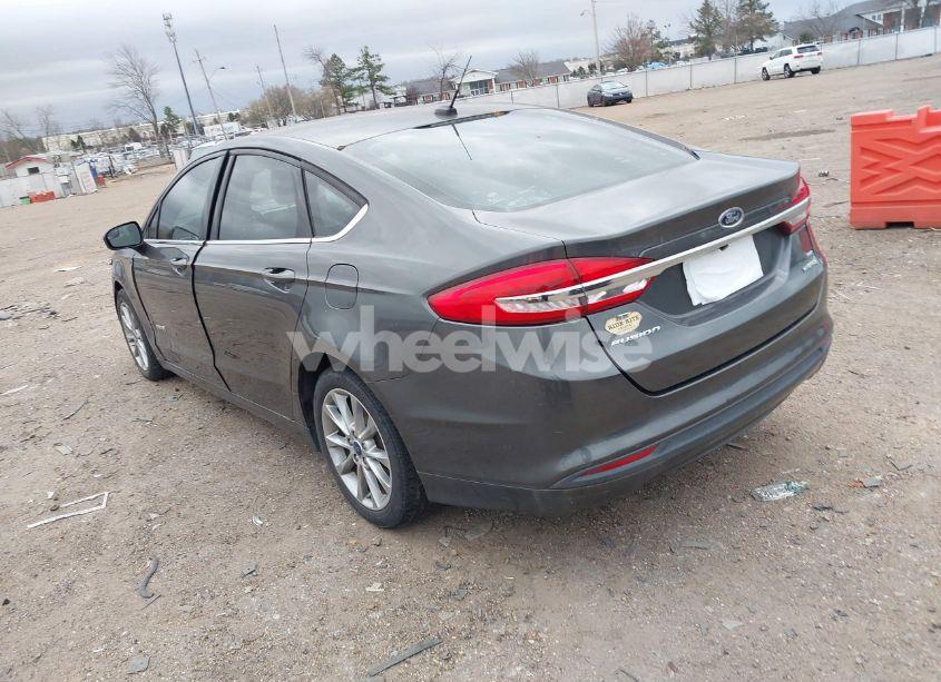 Photo 3 of 2017 Ford Fusion HYBRID SE (VIN 3FA6P0LU7HR191082)