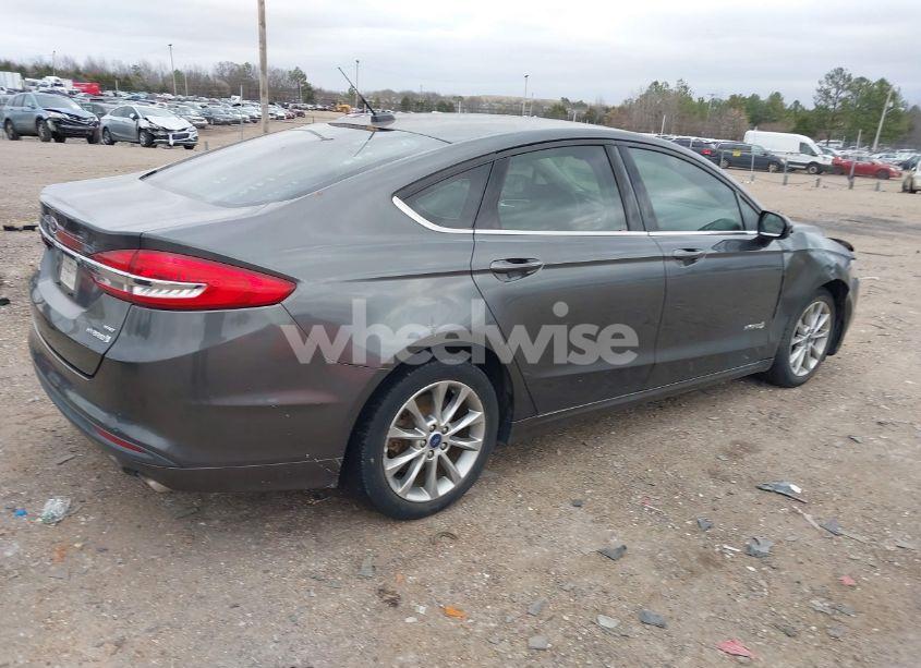Photo 4 of 2017 Ford Fusion HYBRID SE (VIN 3FA6P0LU7HR191082)