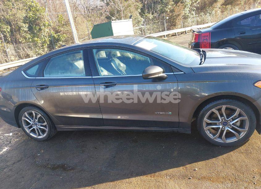 Photo 13 of 2017 Ford Fusion HYBRID SE (VIN 3FA6P0LU7HR254634)