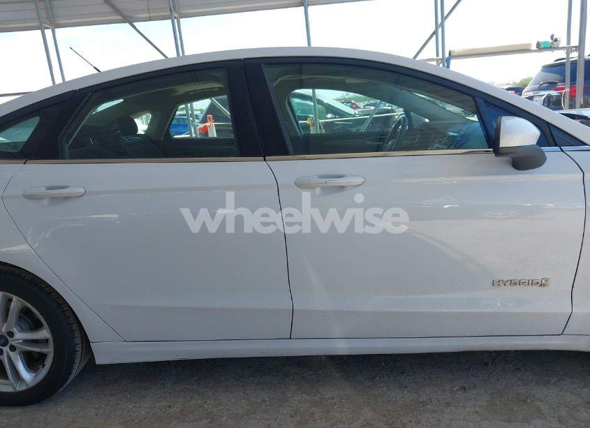 Photo 13 of 2018 Ford Fusion HYBRID SE (VIN 3FA6P0LU7JR197261)