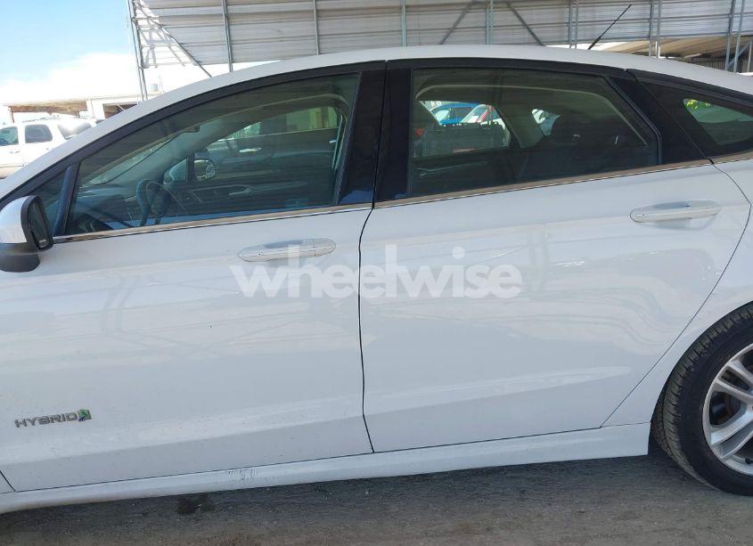 Photo 14 of 2018 Ford Fusion HYBRID SE (VIN 3FA6P0LU7JR197261)