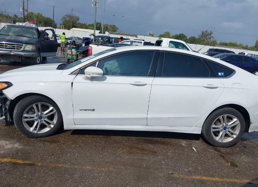 Photo 15 of 2018 Ford Fusion HYBRID SE (VIN 3FA6P0LU7JR261184)