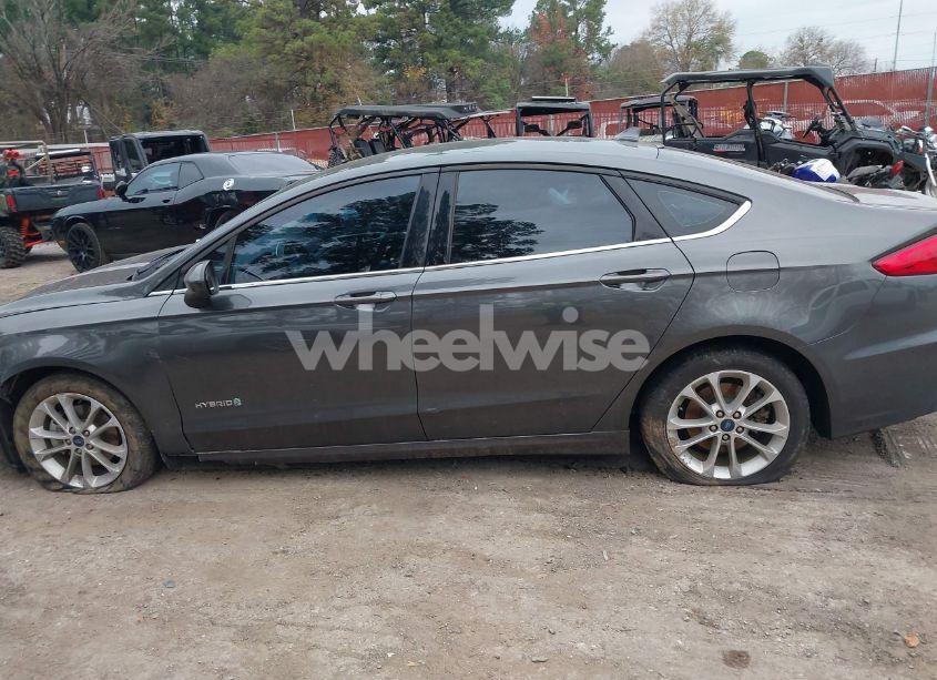 Photo 14 of 2019 Ford Fusion HYBRID SE (VIN 3FA6P0LU7KR103333)