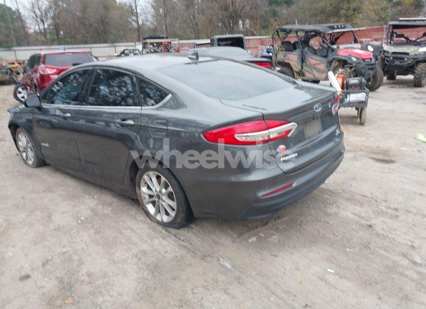 Photo 3 of 2019 Ford Fusion HYBRID SE (VIN 3FA6P0LU7KR103333)