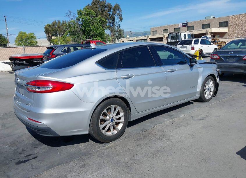 Photo 4 of 2019 Ford Fusion HYBRID SE (VIN 3FA6P0LU7KR137840)