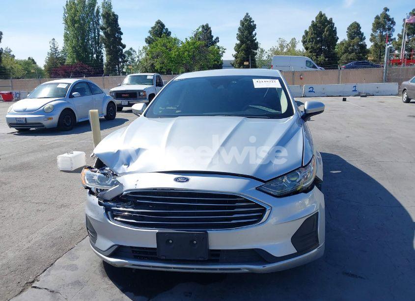 Photo 6 of 2019 Ford Fusion HYBRID SE (VIN 3FA6P0LU7KR137840)