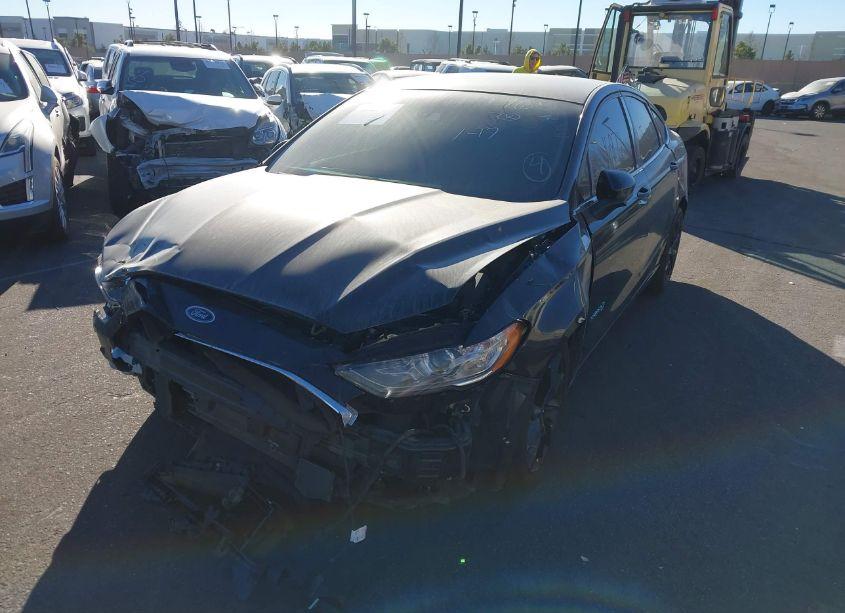 Photo 2 of 2019 Ford Fusion HYBRID SE (VIN 3FA6P0LU7KR220734)