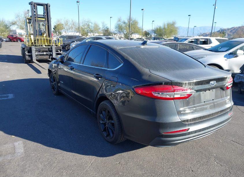 Photo 3 of 2019 Ford Fusion HYBRID SE (VIN 3FA6P0LU7KR220734)