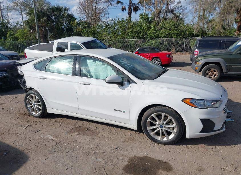Photo 14 of 2019 Ford Fusion HYBRID SE (VIN 3FA6P0LU7KR240949)