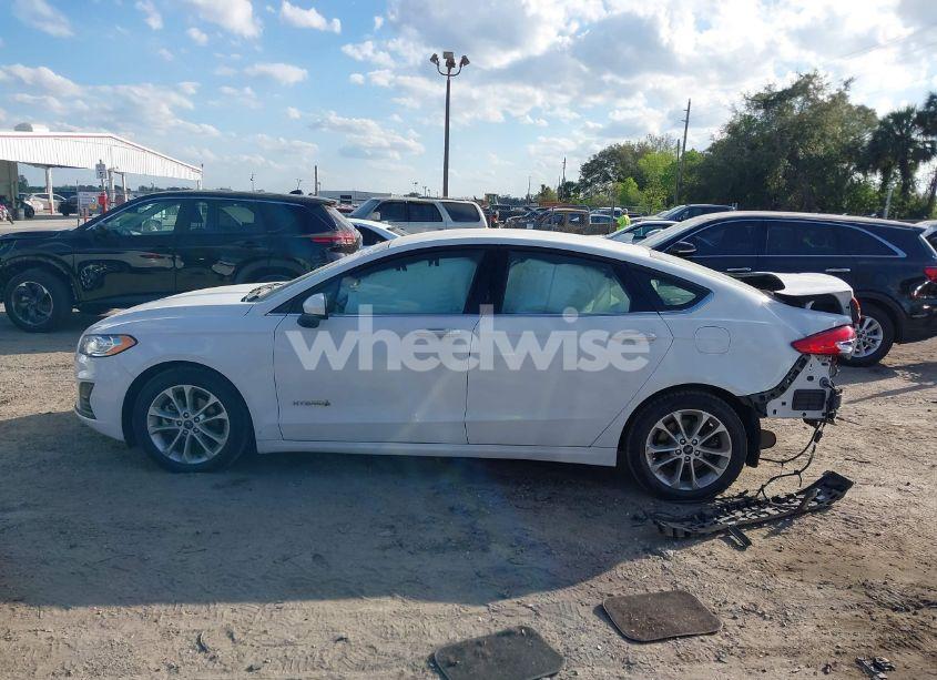 Photo 15 of 2019 Ford Fusion HYBRID SE (VIN 3FA6P0LU7KR240949)