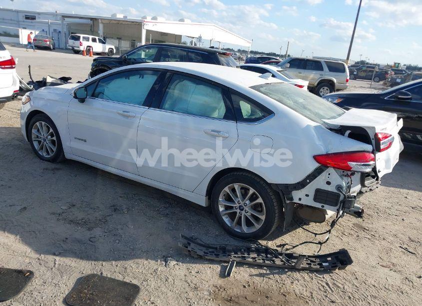 Photo 3 of 2019 Ford Fusion HYBRID SE (VIN 3FA6P0LU7KR240949)