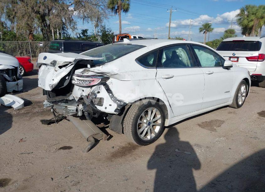Photo 4 of 2019 Ford Fusion HYBRID SE (VIN 3FA6P0LU7KR240949)