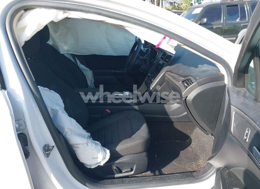 Photo 5 of 2019 Ford Fusion HYBRID SE (VIN 3FA6P0LU7KR240949)