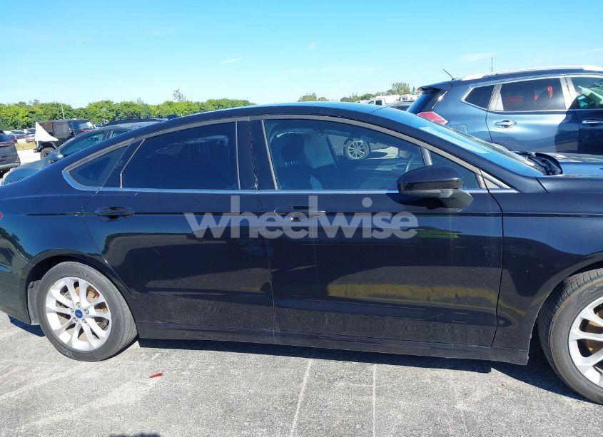 Photo 13 of 2020 Ford Fusion HYBRID SE (VIN 3FA6P0LU7LR103284)
