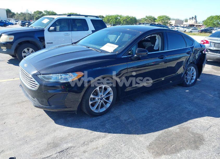 Photo 2 of 2020 Ford Fusion HYBRID SE (VIN 3FA6P0LU7LR103284)