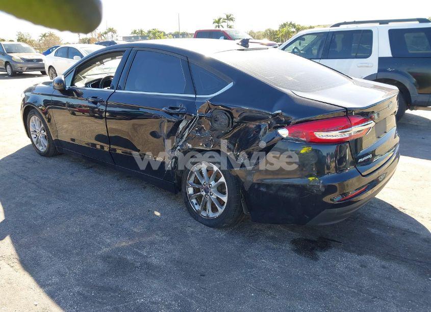 Photo 3 of 2020 Ford Fusion HYBRID SE (VIN 3FA6P0LU7LR103284)