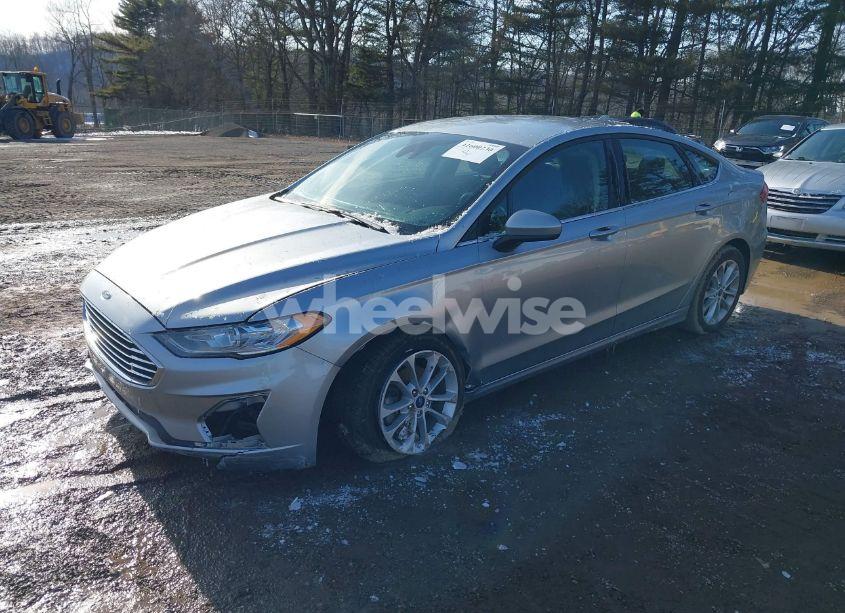 Photo 2 of 2020 Ford Fusion HYBRID SE (VIN 3FA6P0LU7LR123695)