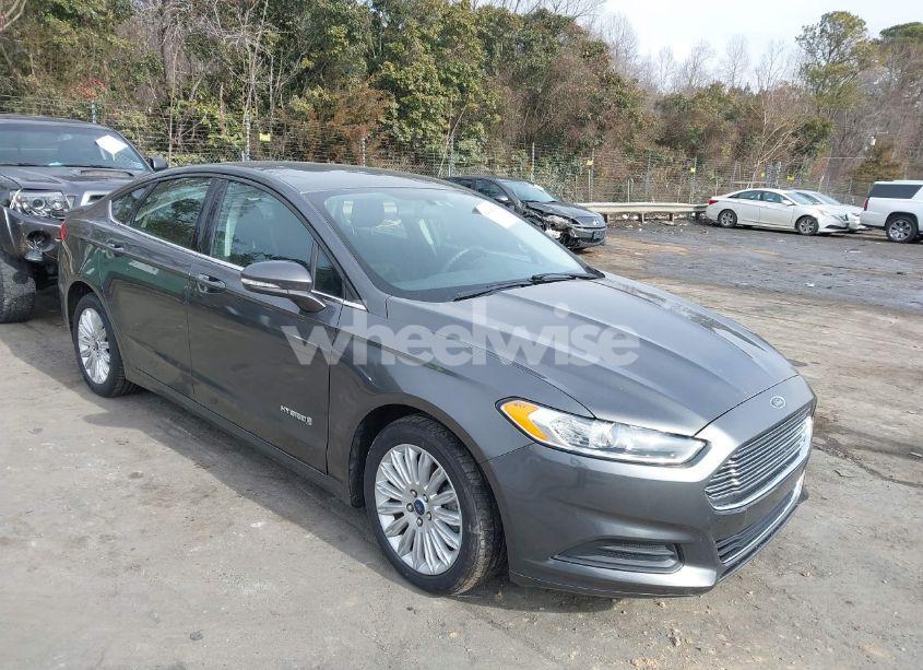 2015 Ford Fusion HYBRID SE (VIN 3FA6P0LU8FR149517) main photo