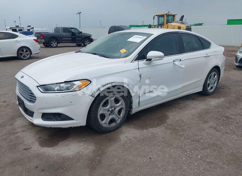 Photo 2 of 2015 Ford Fusion HYBRID SE (VIN 3FA6P0LU8FR160047)