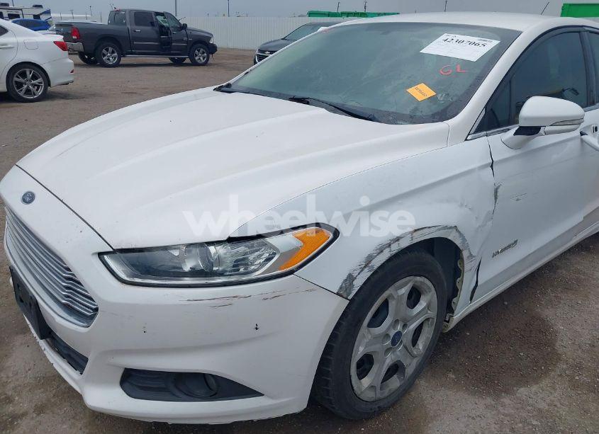 Photo 6 of 2015 Ford Fusion HYBRID SE (VIN 3FA6P0LU8FR160047)