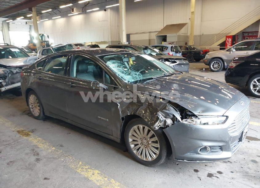 2015 Ford Fusion HYBRID SE (VIN 3FA6P0LU8FR170173) main photo