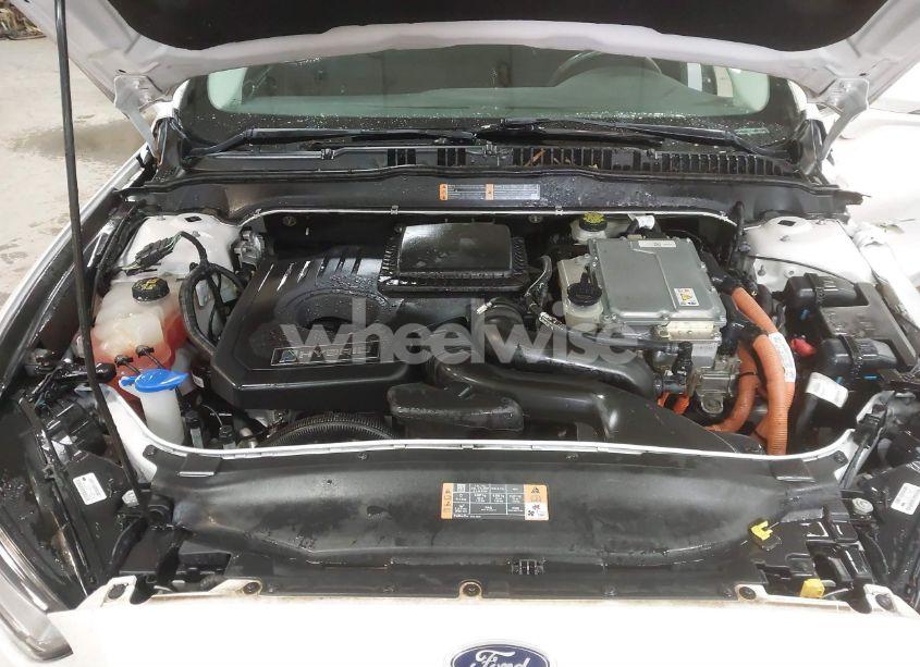 Photo 10 of 2016 Ford Fusion HYBRID SE (VIN 3FA6P0LU8GR350433)