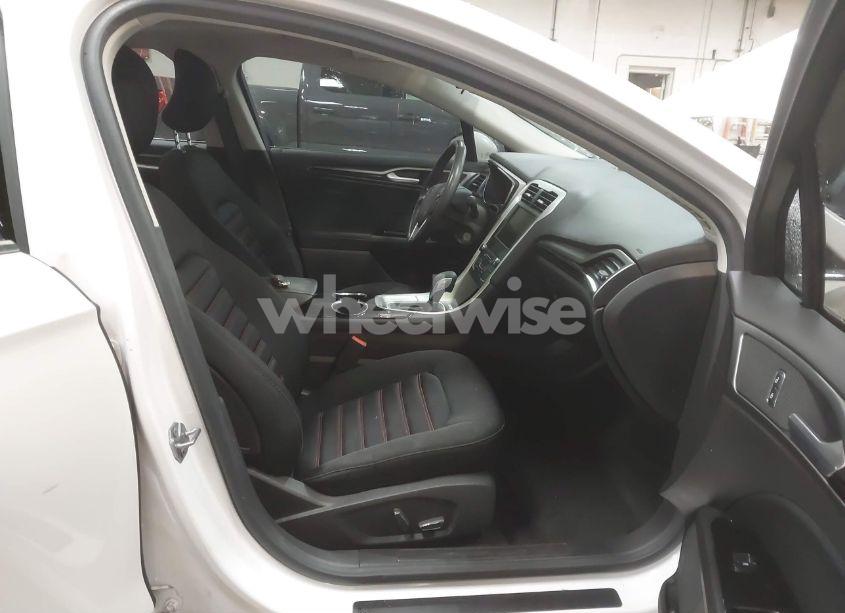 Photo 5 of 2016 Ford Fusion HYBRID SE (VIN 3FA6P0LU8GR350433)