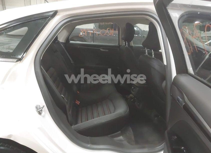 Photo 8 of 2016 Ford Fusion HYBRID SE (VIN 3FA6P0LU8GR350433)