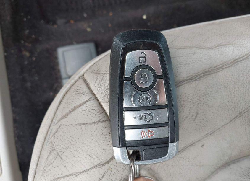 Photo 11 of 2017 Ford Fusion HYBRID SE (VIN 3FA6P0LU8HR144613)