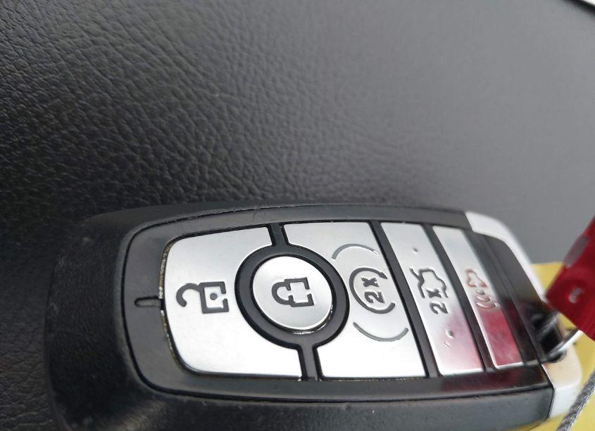 Photo 11 of 2017 Ford Fusion HYBRID SE (VIN 3FA6P0LU8HR196937)