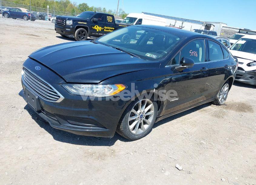 Photo 2 of 2017 Ford Fusion HYBRID SE (VIN 3FA6P0LU8HR216961)