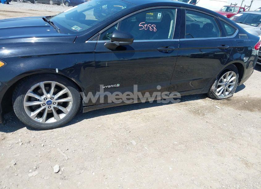 Photo 6 of 2017 Ford Fusion HYBRID SE (VIN 3FA6P0LU8HR216961)