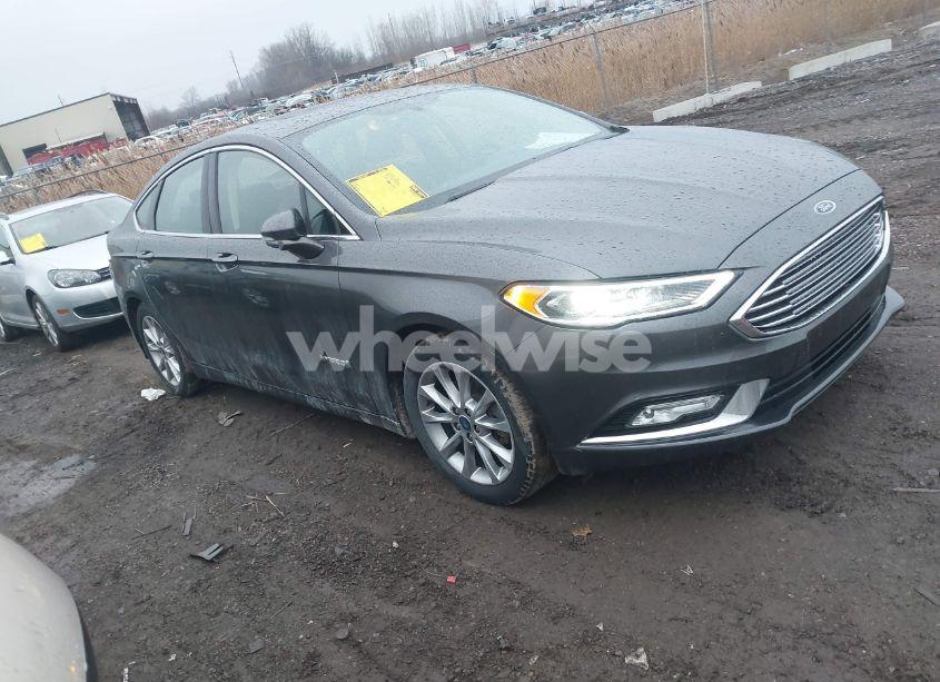 2017 Ford Fusion HYBRID SE (VIN 3FA6P0LU8HR412799) main photo