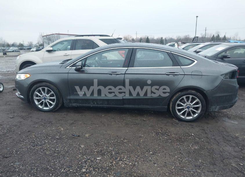 Photo 15 of 2017 Ford Fusion HYBRID SE (VIN 3FA6P0LU8HR412799)