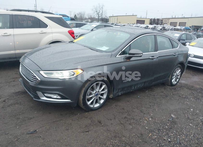 Photo 2 of 2017 Ford Fusion HYBRID SE (VIN 3FA6P0LU8HR412799)