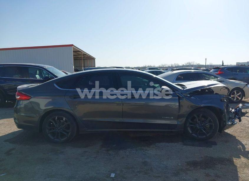 Photo 13 of 2018 Ford Fusion HYBRID SE (VIN 3FA6P0LU8JR116073)