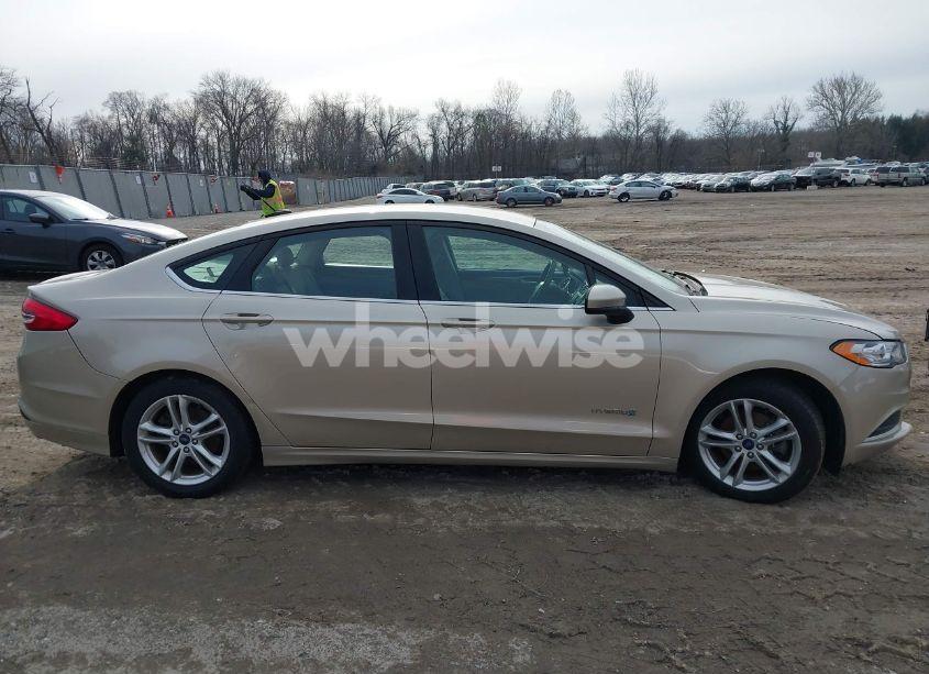 Photo 13 of 2018 Ford Fusion HYBRID SE (VIN 3FA6P0LU8JR137666)
