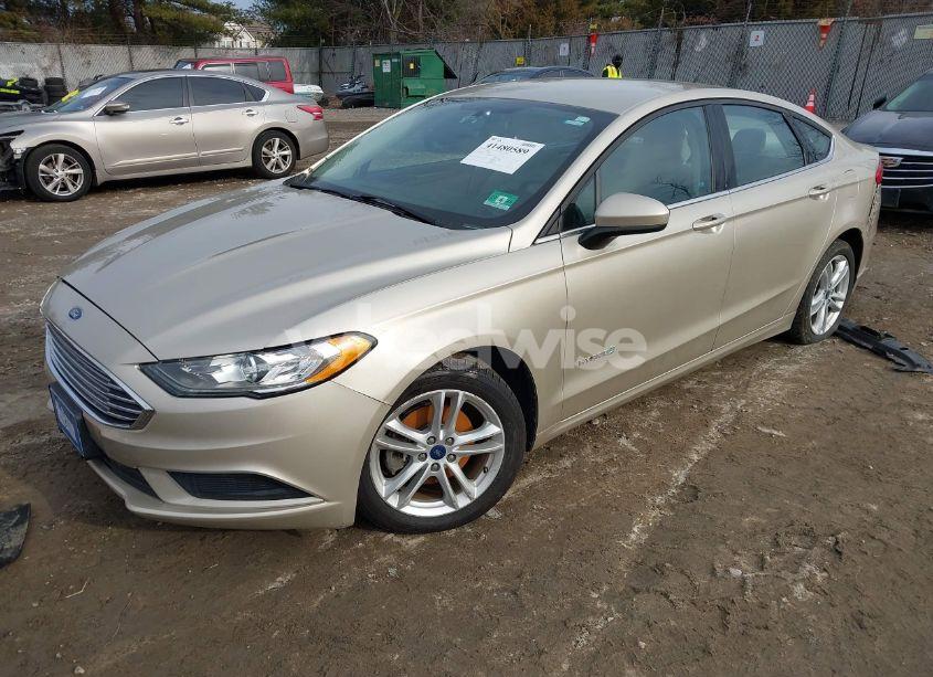 Photo 2 of 2018 Ford Fusion HYBRID SE (VIN 3FA6P0LU8JR137666)