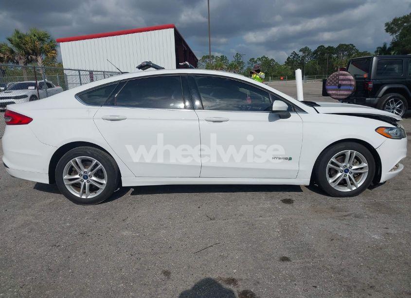 Photo 13 of 2018 Ford Fusion HYBRID SE (VIN 3FA6P0LU8JR157528)