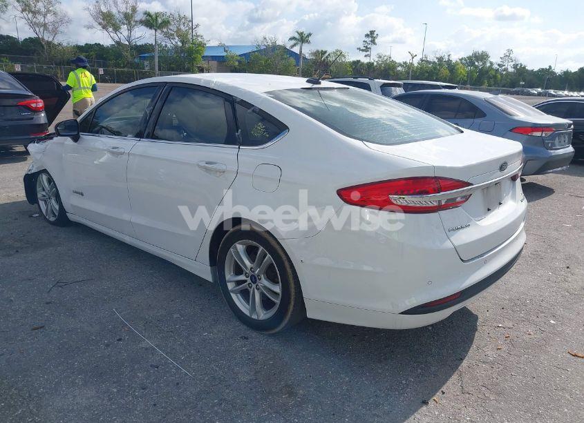 Photo 3 of 2018 Ford Fusion HYBRID SE (VIN 3FA6P0LU8JR157528)
