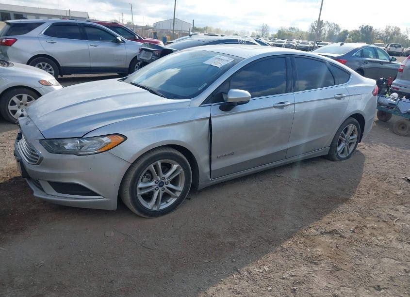 Photo 2 of 2018 Ford Fusion HYBRID SE (VIN 3FA6P0LU8JR219560)