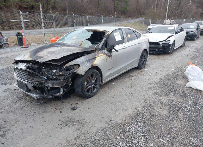 Photo 2 of 2018 Ford Fusion HYBRID SE (VIN 3FA6P0LU8JR234379)