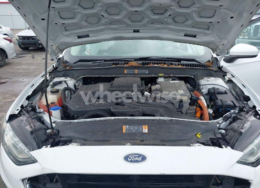 Photo 10 of 2019 Ford Fusion HYBRID SE (VIN 3FA6P0LU8KR167610)