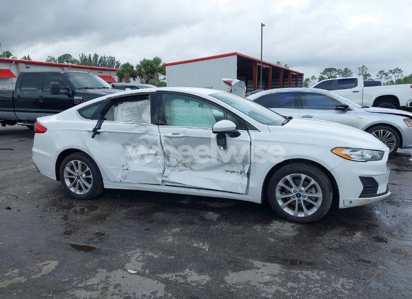 Photo 13 of 2019 Ford Fusion HYBRID SE (VIN 3FA6P0LU8KR167610)